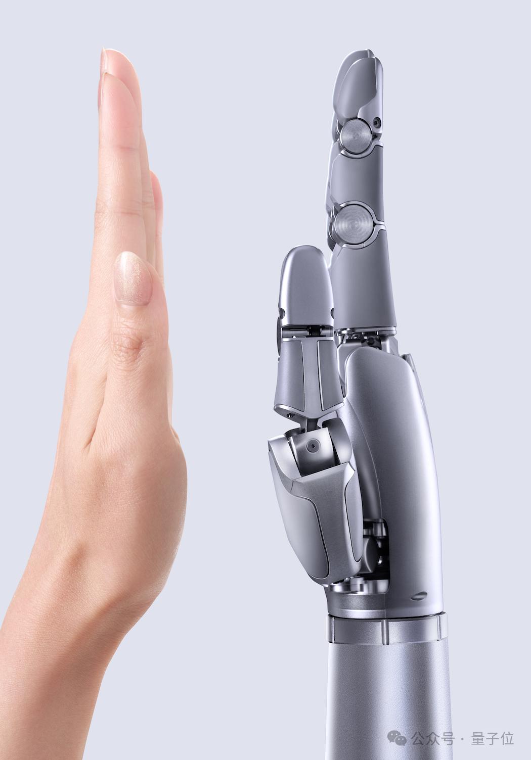 Sharpa 发布首款人形机器人 D01 与灵巧手 W02