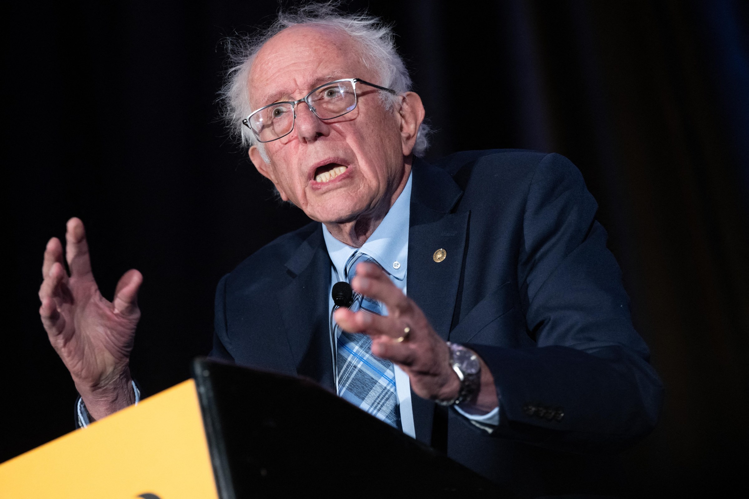 Sanders 与 Casar 提出法案，禁止开发超级智能，违者最高判 20 年