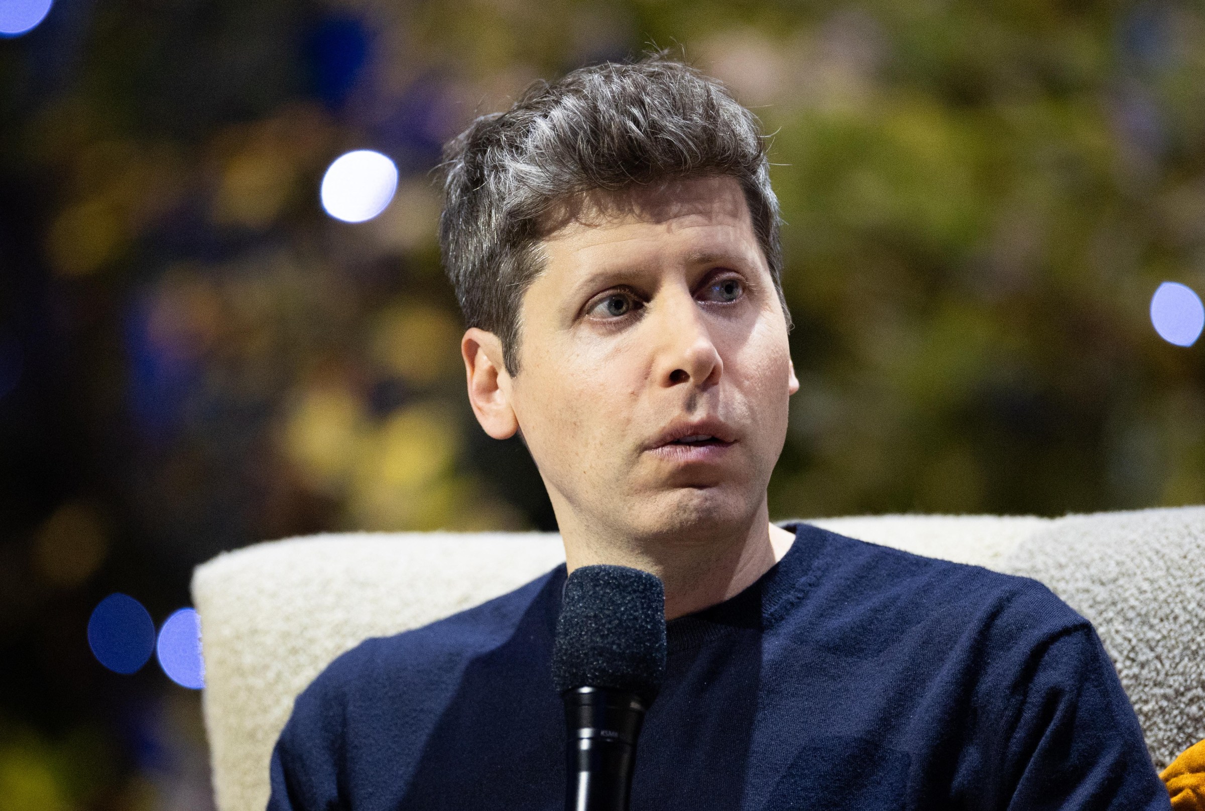 Sam Altman：AI 进程中部分危害可被接受，监管应走中间路线