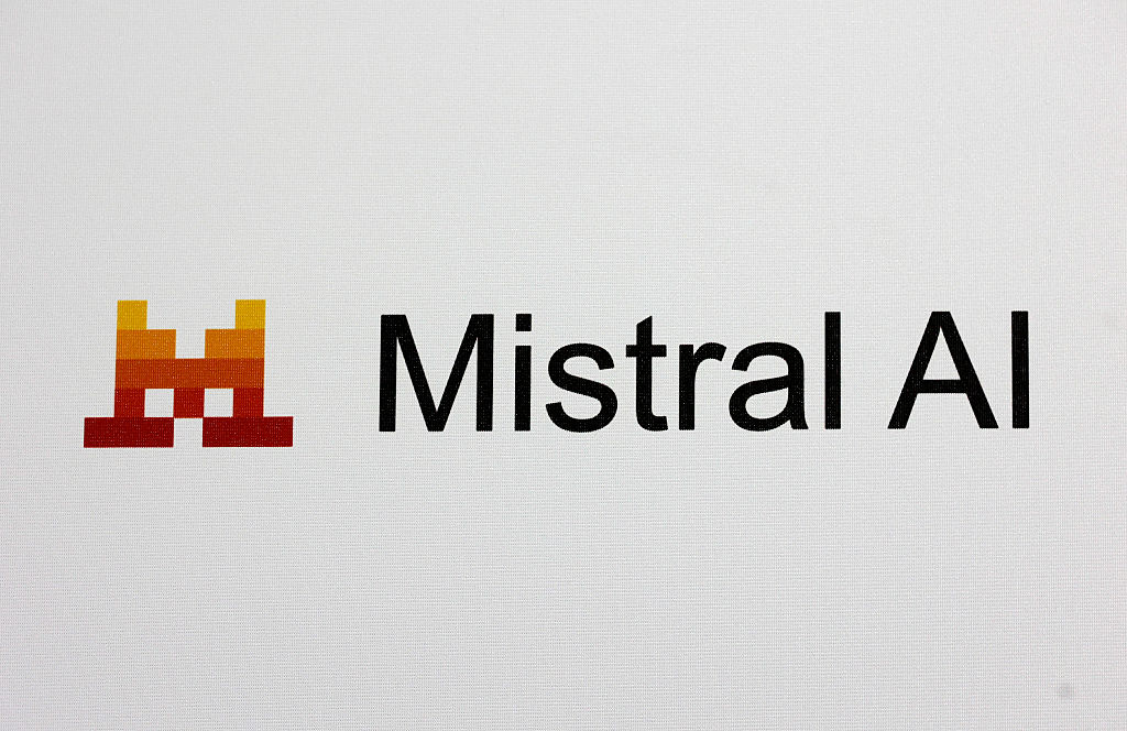 Mistral AI 创始人发文澄清公司定位：非欧洲 OpenAI，专注企业定制与开源
