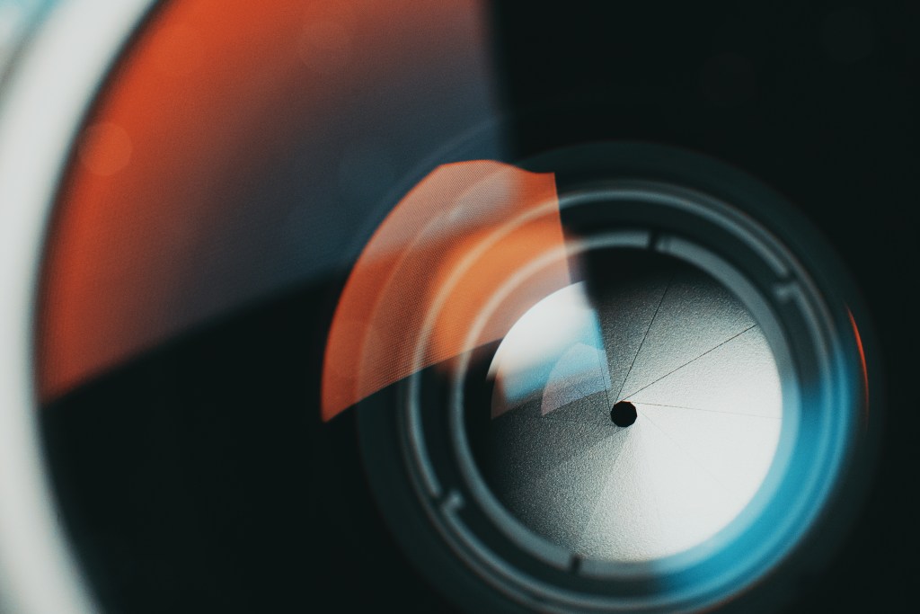 报道称 OpenAI 以 3 亿美元收购手机摄像头公司 Glass Imaging