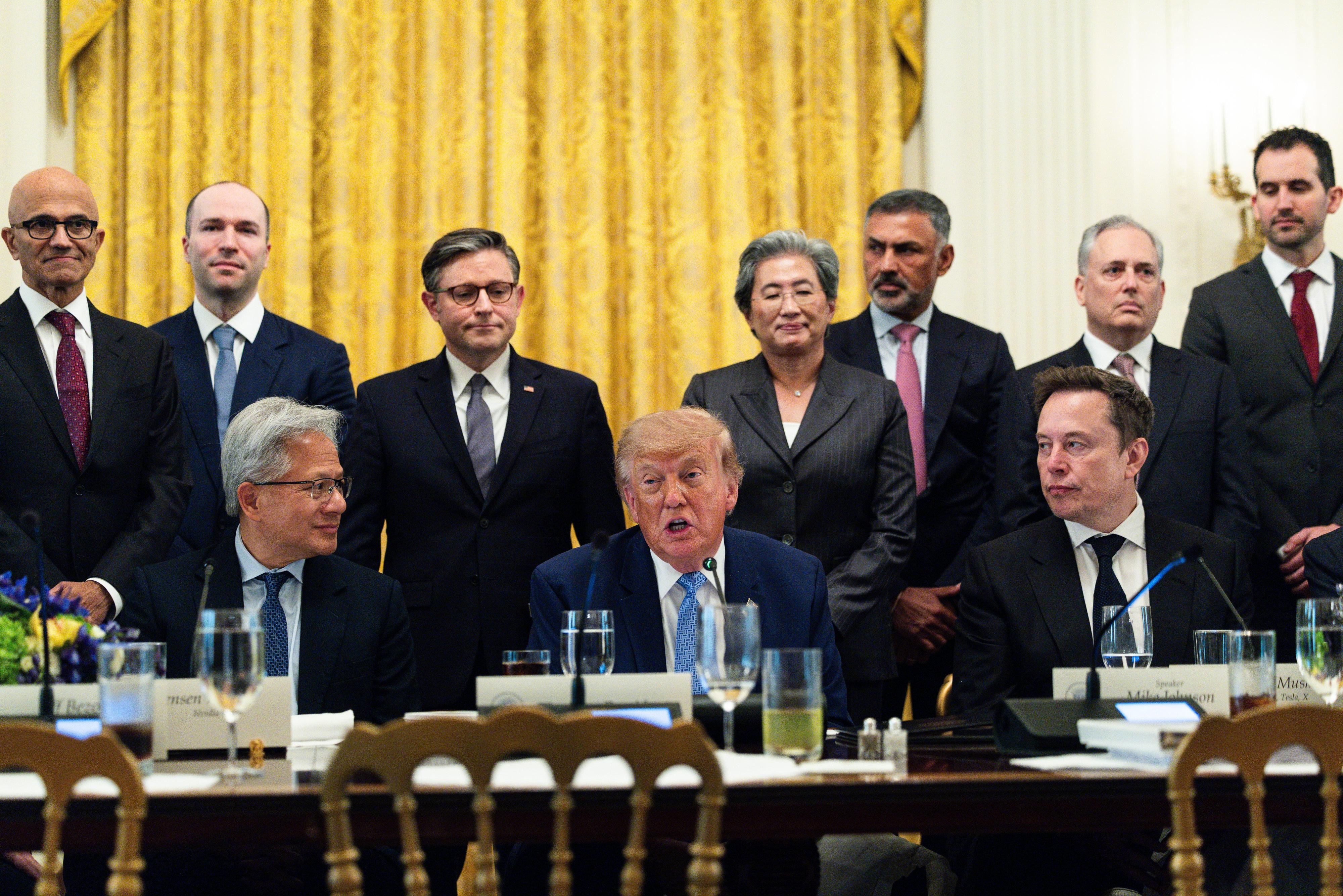 Trump 政府公布 AI 安全协议，科技公司承诺自我监管