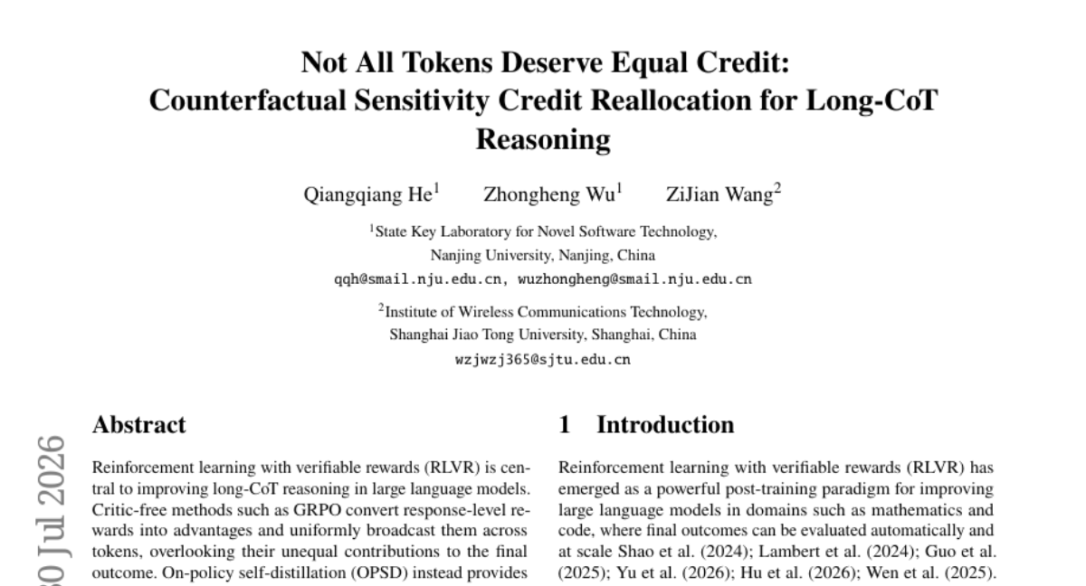 并非所有 Token 都值得同等信用：面向长 CoT 推理的反事实敏感性信用重新分配