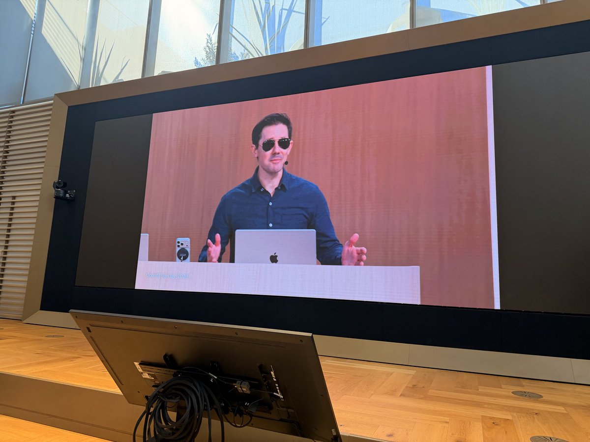 调侃今年 DevDay 请到 Tom Cruise 来演讲