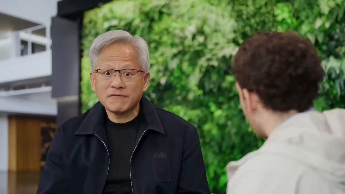 AI时代企业需保护领域智能，通用AI非护城河