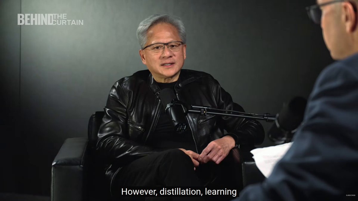 黄仁勋谈蒸馏：AI学习他人是智能基础，支持开源模型蒸馏闭源。