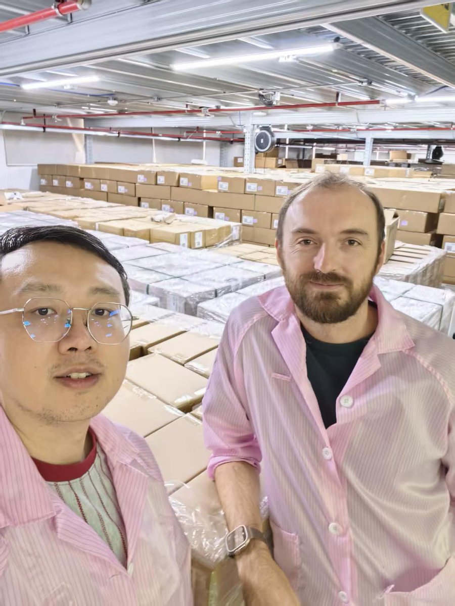 参观机器人产线，计划扩大Microduck生产